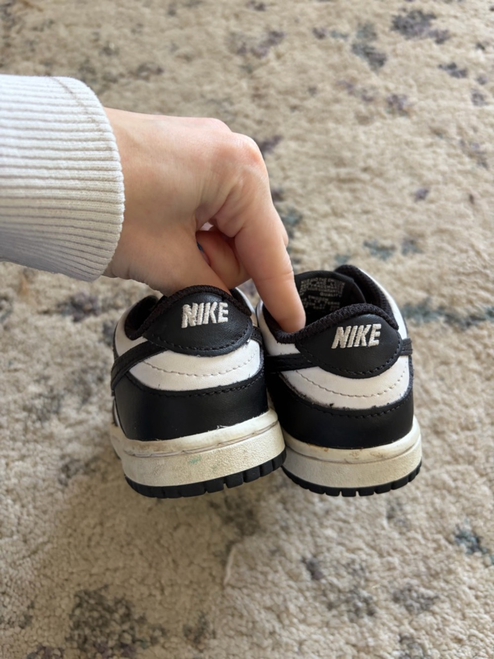 Nike Panda Dunks - Picture 7 of 7